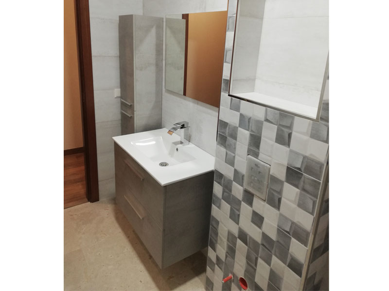 Foto de cliente de Mueble de Baño Pack Cemento con Columna (Incluye Lavabo y Espejo)