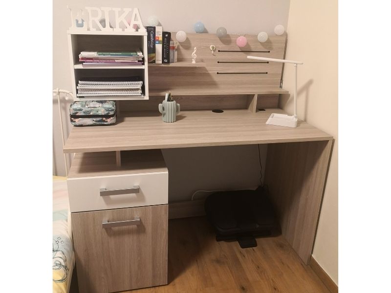 Foto de cliente de Escritorio Malicia con altillo roble y blanco 123 cm