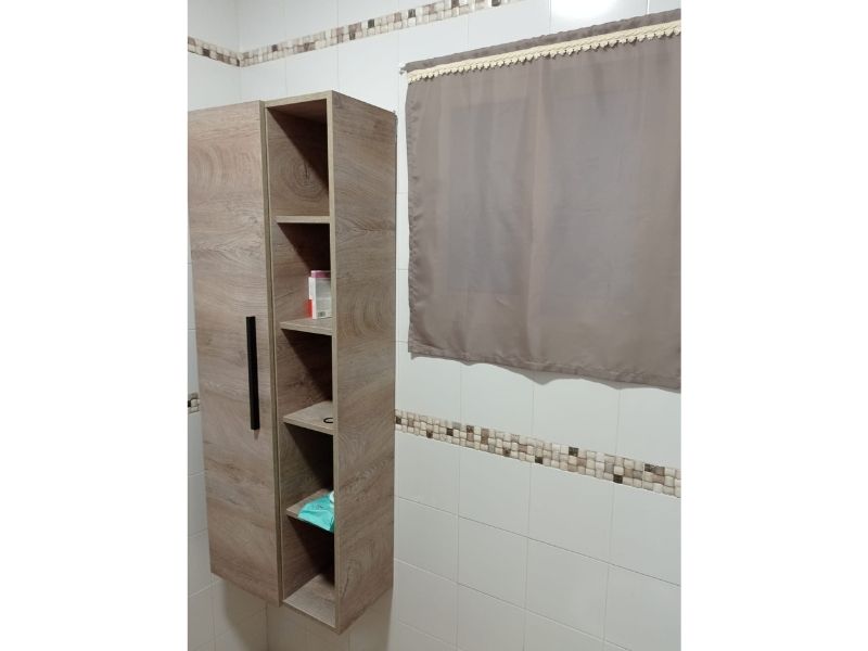 Foto de cliente de Columna de Baño 1P + Estantes Roble 51x135 cm