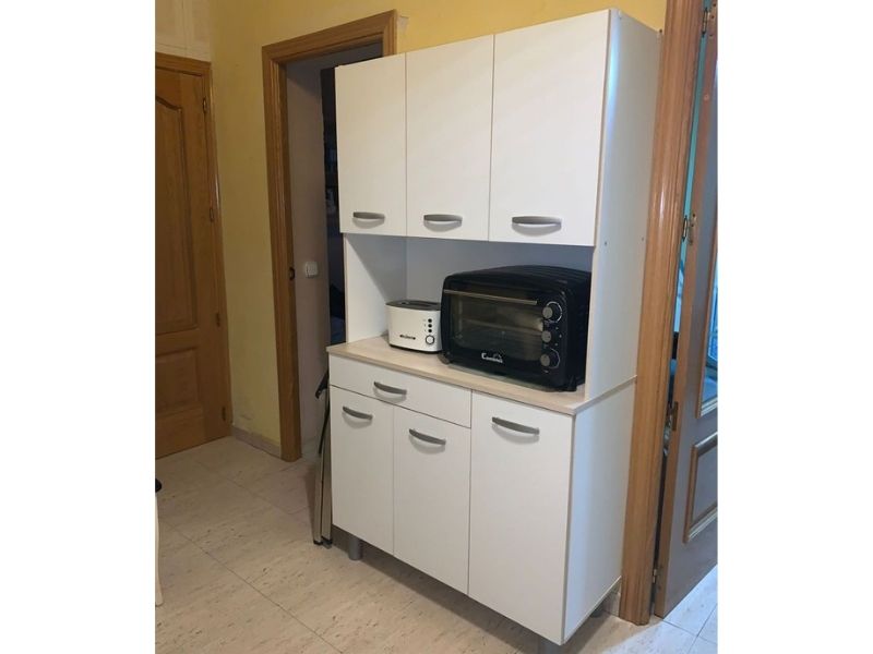 Foto de cliente de Armario aparador blanco cocina 6 puertas. Blanco y roble 101x185 cm