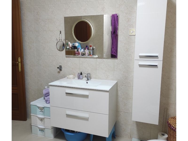 Foto de cliente de Mueble de Baño Blanco Aruba con Columna (Incluye Lavabo y Espejo)
