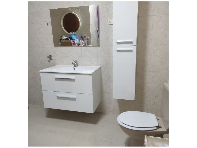 Foto de cliente de Mueble de Baño Blanco Aruba con Columna (Incluye Lavabo y Espejo)