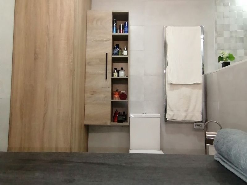 Foto de cliente de Columna de Baño 1P + Estantes Roble 51x135 cm