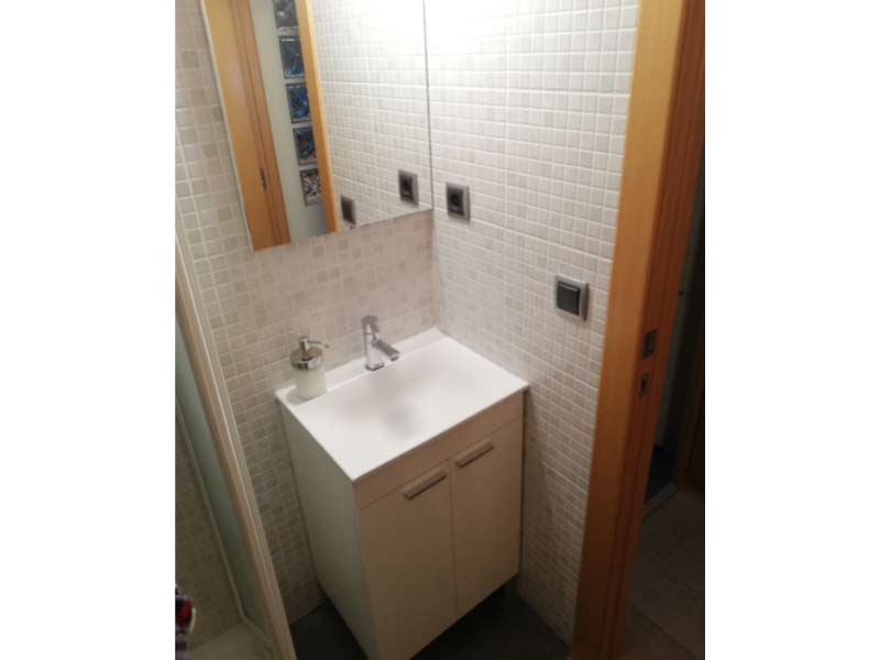 Foto de cliente de Mueble de Baño con Patas y Espejo Camelia Blanco Brillo 40 cm (Lavamanos Opcional)
