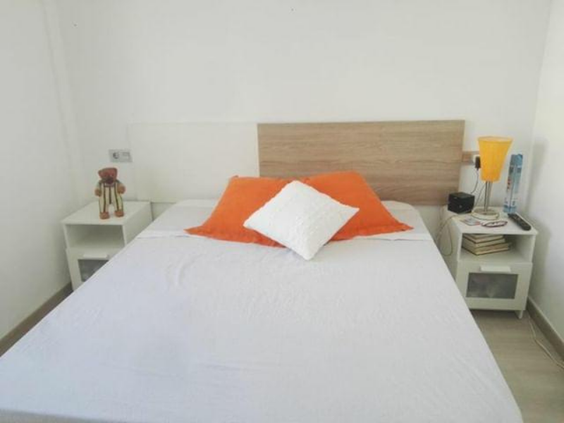 Foto de cliente de Cabecero de Cama con Mesita Pack Couple Diseño Moderno Blanco Mate Y Sahara 309 cm