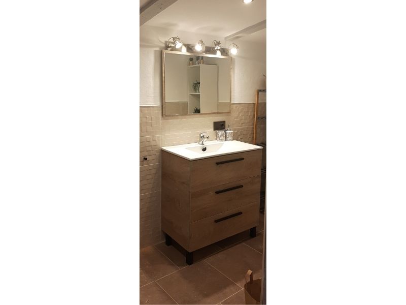 Foto de cliente de Mueble de Baño con Patas Athena y 3 Cajones 80 cm (Lavamanos Opcional)