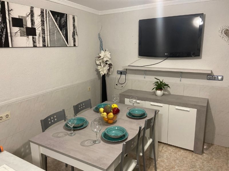 Foto de cliente de Aparador Salón Comedor Estilo Industrial Con 3 Puertas Color Gris Cemento Y Blanco 144 cm