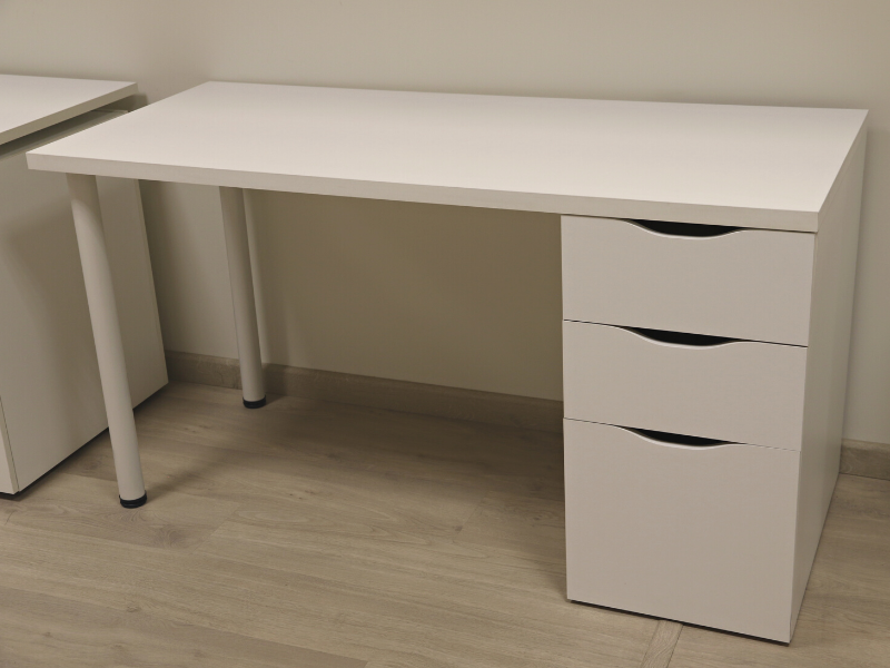 Foto de cliente de Mesa escritorio con cajones Athena color blanco 138 cm