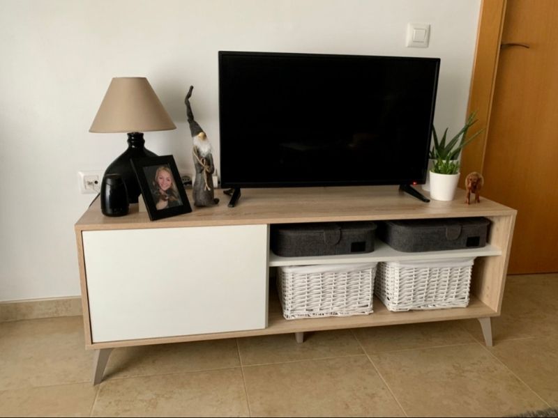 Foto de cliente de Mueble para TV Kikua Plus 135 cm con estante roble y blanco salón