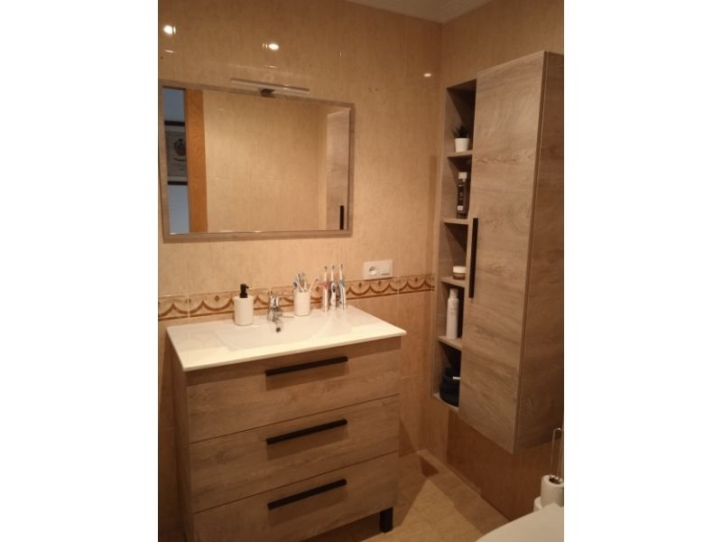 Foto de cliente de Columna de Baño 1P + Estantes Roble 51x135 cm