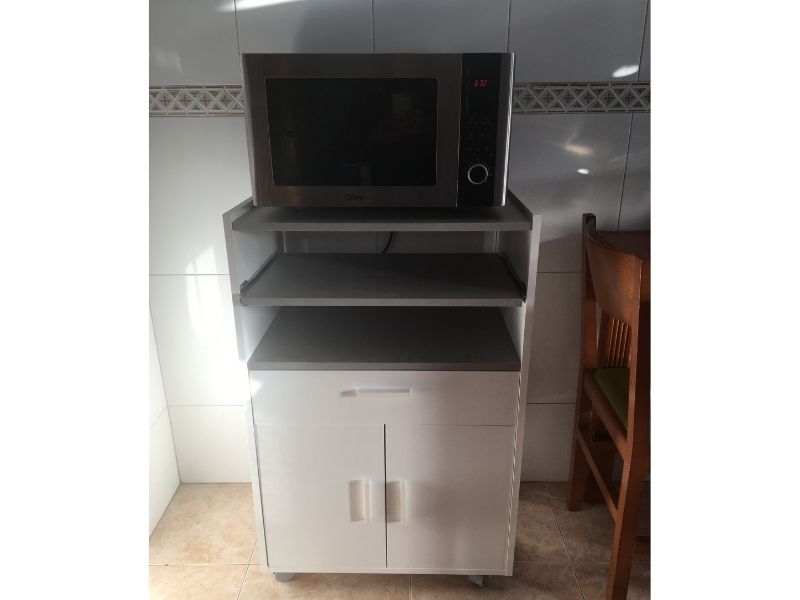 Foto de cliente de Mueble Auxiliar Microondas Con Ruedas Color Blanco 59x92x40 cm