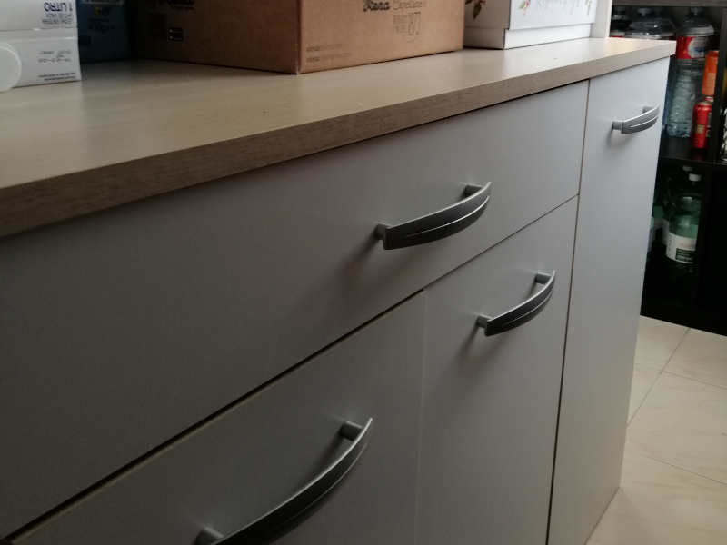 Foto de cliente de Armario aparador blanco cocina 6 puertas. Blanco y roble 101x185 cm
