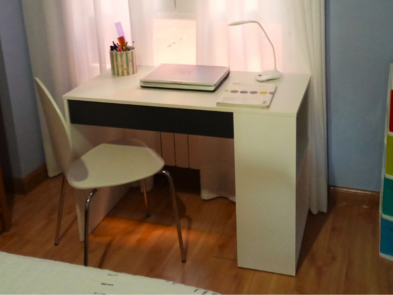 Foto de cliente de Escritorio Masster 1 cajón blanca y gris 101 cm