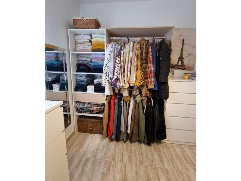 Foto de cliente de Vestidor 2 Barras 1 Cajón Roble y Blanco 158x187 cm