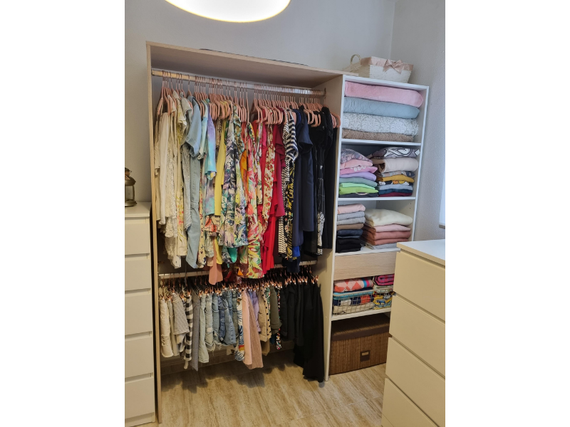 Foto de cliente de Vestidor 2 Barras 1 Cajón Roble y Blanco 158x187 cm