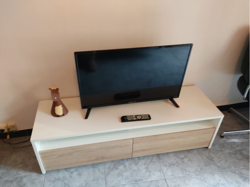 Foto de cliente de Mesa Multimedia TV Color Blanco Artik Y Roble Canadian 130 cm