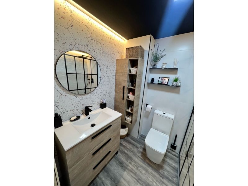 Foto de cliente de Columna de Baño 1P + Estantes Roble 51x135 cm