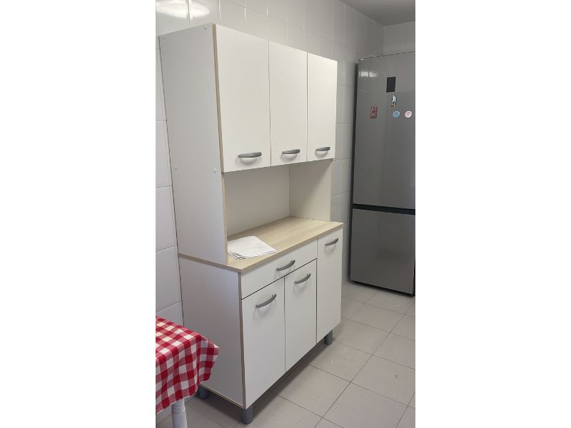 Foto de cliente de Armario aparador blanco cocina 6 puertas. Blanco y roble 101x185 cm
