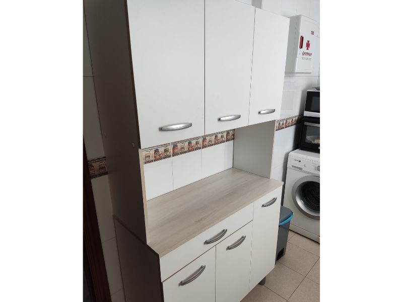 Foto de cliente de Armario aparador blanco cocina 6 puertas. Blanco y roble 101x185 cm