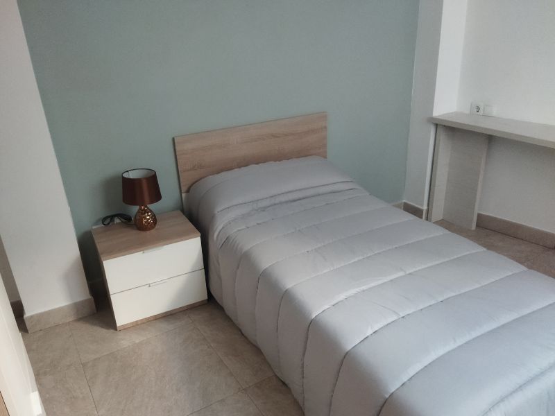 Foto de cliente de Cabecero de cama de 90 con mesita Luca Juvenil Color Blanco y Roble