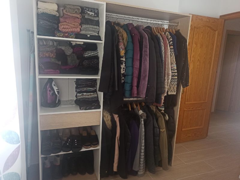 Foto de cliente de Vestidor 2 Barras 1 Cajón Roble y Blanco 158x187 cm