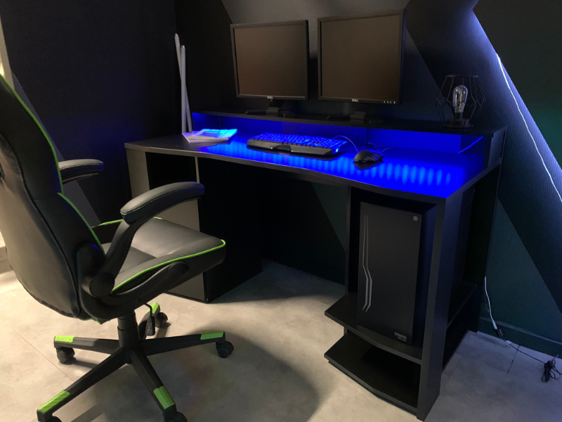 Foto de cliente de Mesa Gamer Con Luz LED Color Negro Estilo moderno 152 cm
