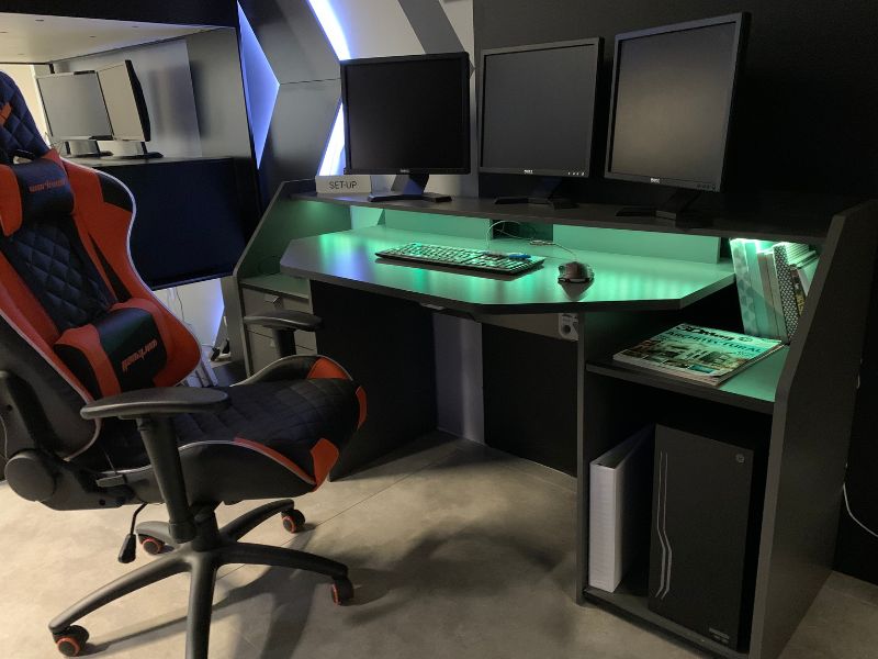 Foto de cliente de Mesa Gaming Station Pro con LED - Gris 180 cm
