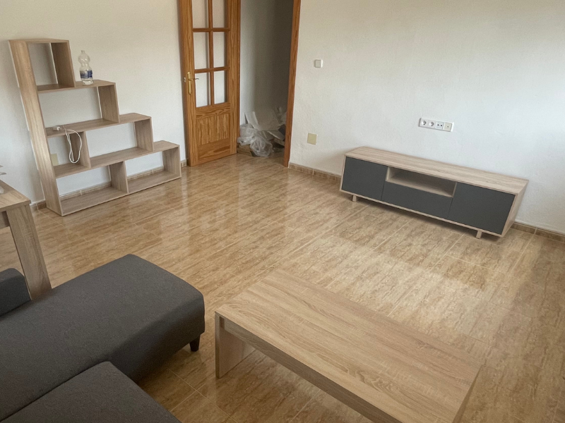 Foto de cliente de Mesa TV Zaira 150 cm 3 puertas color gris y roble