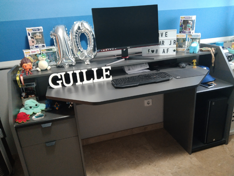 Foto de cliente de Mesa Gaming Station Pro con LED - Gris 180 cm