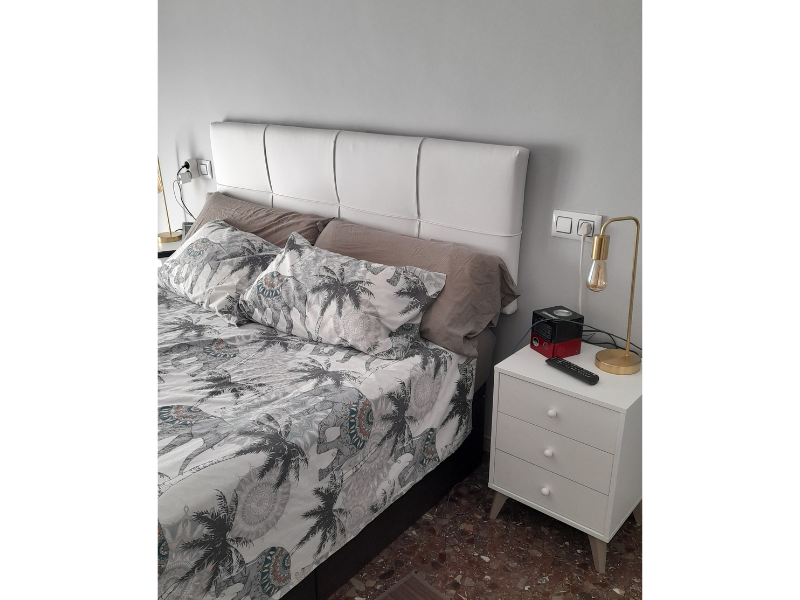 Foto de cliente de Mesita de Noche Blanca Juvenil con 3 Cajones Sweet 40x56 cm