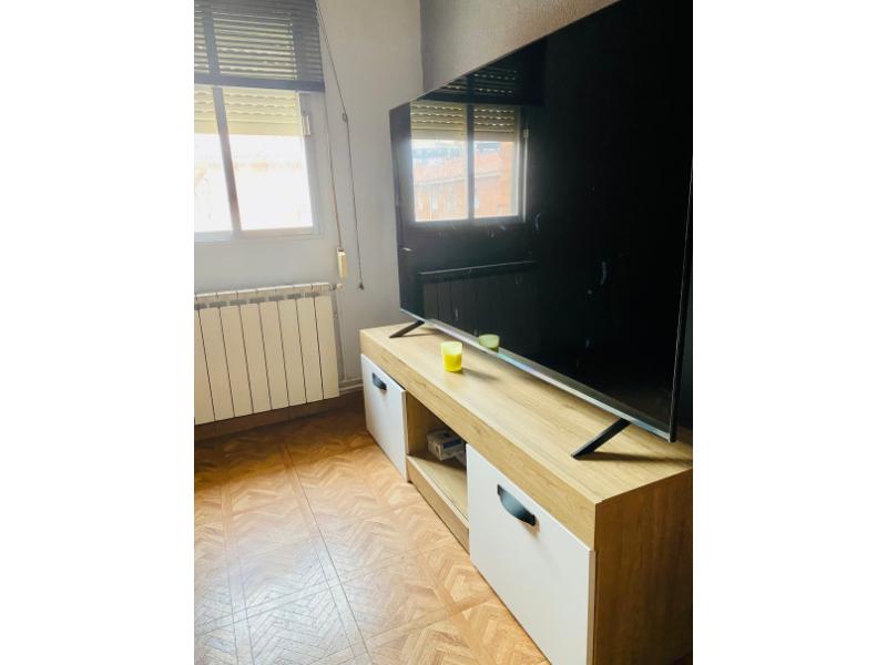 Foto de cliente de Mesa para TV Argos 150 cm naturale y blanco