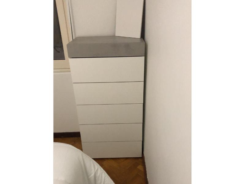 Foto de cliente de Cómoda De Dormitorio Industrial Con 5 Cajones Color Blanco Artik y Gris Cemento 61x118 cm