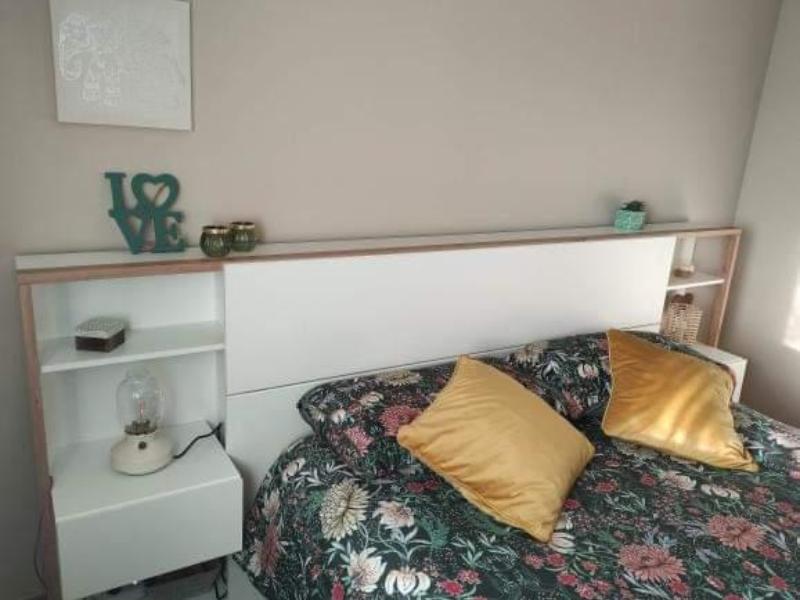 Foto de cliente de Cabecero de Cama con Mesita Line con 2 Cajones Roble Blanco 255 cm