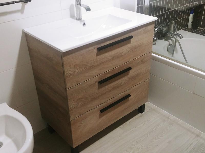 Foto de cliente de Mueble de Baño con Patas Athena y 3 Cajones 80 cm (Lavamanos Opcional)