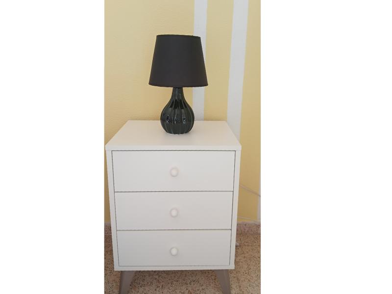 Foto de cliente de Mesita de Noche Blanca Juvenil con 3 Cajones Sweet 40x56 cm