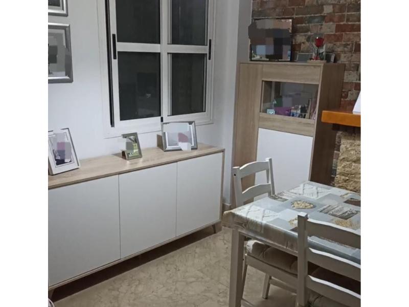 Foto de cliente de Vitrina Kikua Plus color roble y blanco salón 77x142 cm