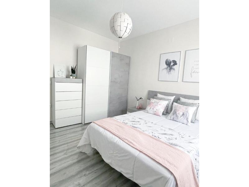 Foto de cliente de Cabecero de Cama con Mesita Moderno Cemento 298 cm