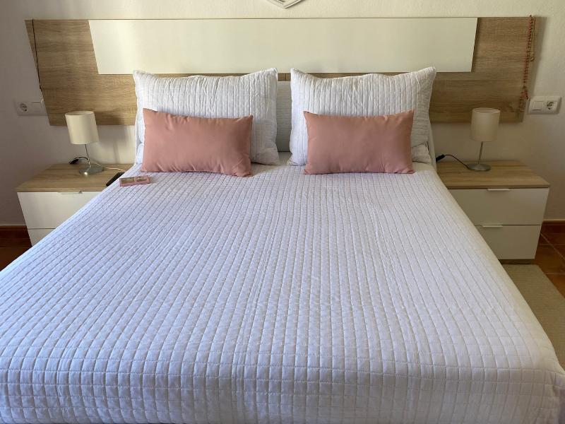 Foto de cliente de Cabecero de Cama con Mesitas Para Habitación Matrimonio 247 cm