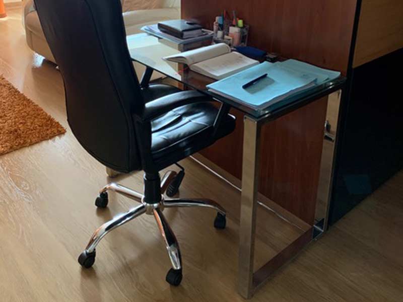 Foto de cliente de Mesa despacho 100 cm cristal y acero