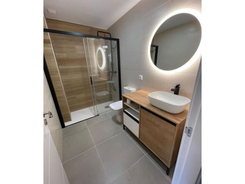 Foto de cliente de Mueble de Baño con Patas Támesis Roble y Blanco 100 cm (Lavabo opcional)
