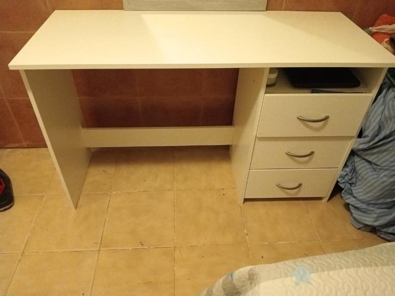 Foto de cliente de Escritorio Aristóteles color blanco mate 3 cajones 1 hueco 123 cm