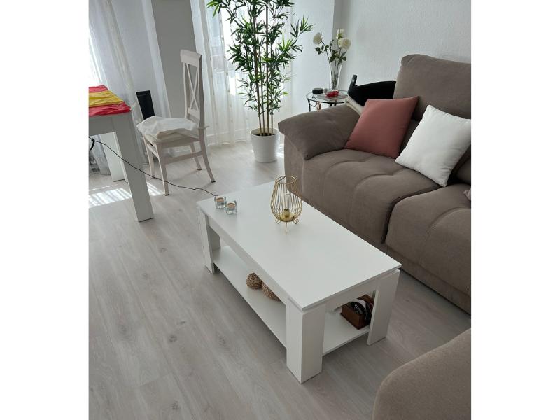 Foto de cliente de Mesa de centro elevable con revistero de 100x50 cm