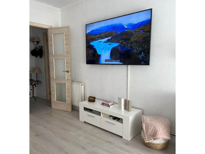 Foto de cliente de Mesa de TV de 120 cm blanco artik puertas abatibles