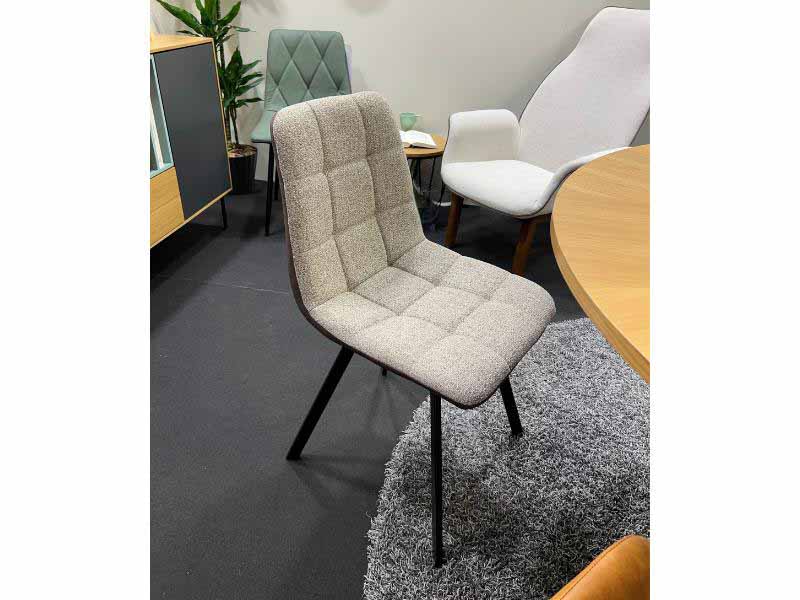 Foto de cliente de Silla beige Delta trasera ecopiel marrón