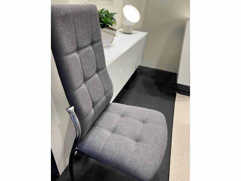 Foto de cliente de Silla De Comedor Moderno Laci De Tela Color Gris Con Detalles