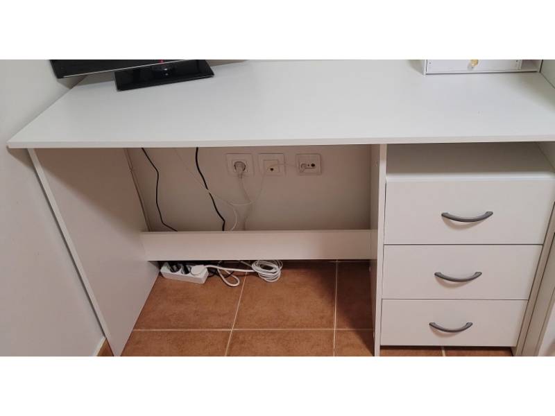 Foto de cliente de Escritorio Aristóteles color blanco mate 3 cajones 1 hueco 123 cm