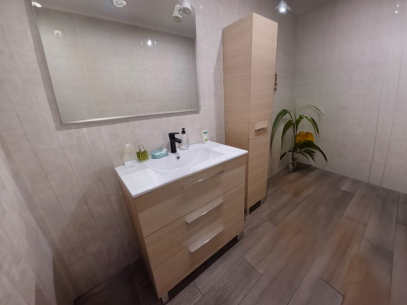 Foto de cliente de Mueble de Baño Pack Taria con Columna Athenea y Lavamanos Color Roble (Incluye espejo)