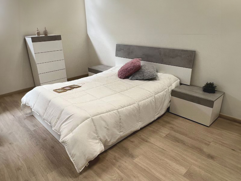 Foto de cliente de Cabecero de Cama con Mesita Moderno Cemento 298 cm