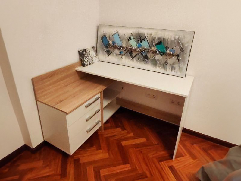 Foto de cliente de Escritorio con cajonera 129 cm roble cepillado y blanco mate