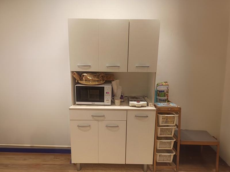 Foto de cliente de Armario aparador blanco cocina 6 puertas. Blanco y roble 101x185 cm